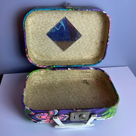 Vintage Hippie era flower power mini suitcase with key retro style - Picture 11 of 16